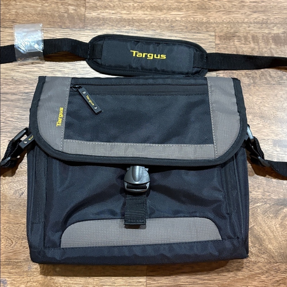 TARGUS BLACK & GREY SMALL MESSENGER BAG, CITY PERSONAL BAG, TABLET BAG